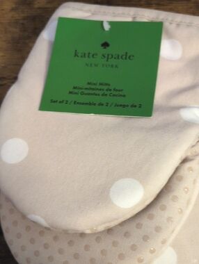 KATE SPADE 2 Beige and White Polka Dot Mini Oven Mitts New